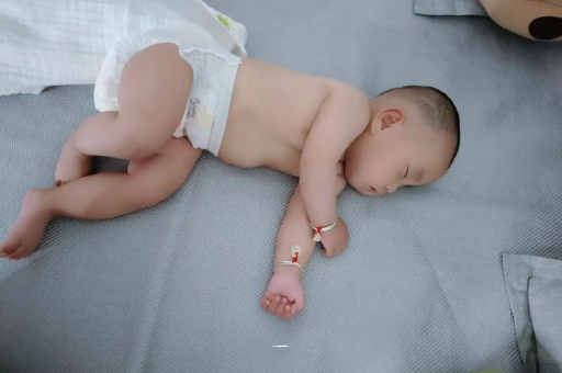 桂林几个月宝宝会抬头